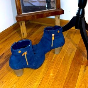 Navy blue bootie